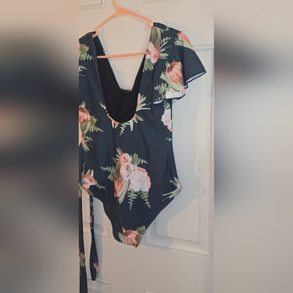 Medium Floral V-Neck One-Piece Swimsuit W/Waistline Tie Strap & Ruffled Sleeves. - Picture 8 of 16